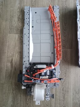 Toyota Auris - Pouzdro trakční baterie - 2