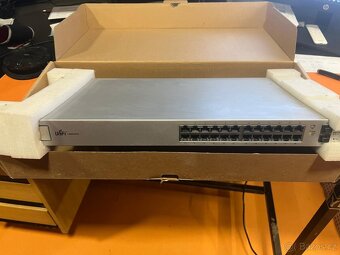 Ubiquiti UniFi Switch 24 - 2