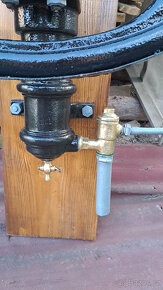 Stará pivní pumpa na tlačení vzduchu do sudů - 2