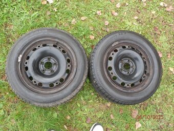 2xObutá zimní kola ŠKODA RAPID 15tky ET 38 185/60 R15  2x5,5 - 2