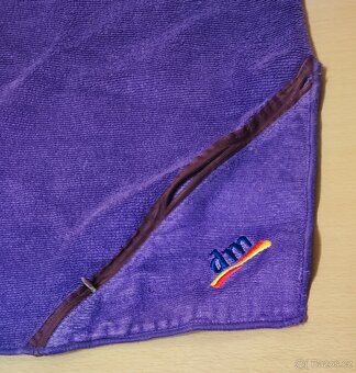 Fialový ručník s kapsičkou - 2