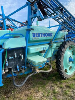Tažený postřikovač BERTHOUD RACER 25AX 24 - 2