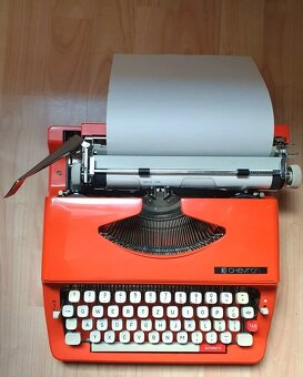 Kufříkový psací stroj Chevron - 2