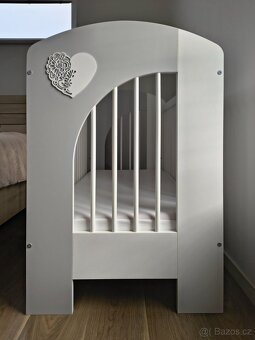 Dětská postýlka s příslušenstvím - 2