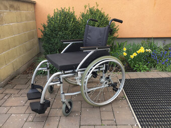 Invalidní vozík mechanický - odlehčený skládací - 2