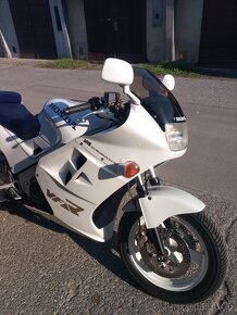 Honda VFR 750 F - 2