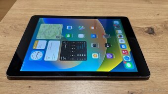 Apple iPad 5 32GB, příslušenství, 2400Kč - 2