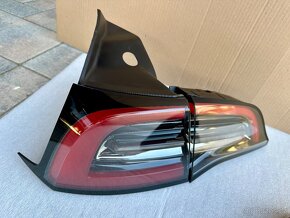 Tesla model 3 Y facelift zadni lampy lava prava original - 2