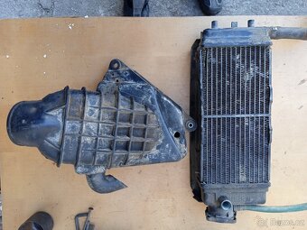 Cagiva enduro 125 ccm-chladič a filtr box - 2
