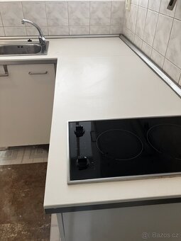 Prodám kuchyňský kout včetně spotřebičů - 2