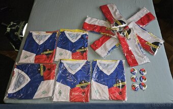 5x hokejový dres 6x šála 17x placka - 2