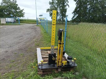 Nůžkový hydraulický zvedák 1.5 tuna NDR - 2