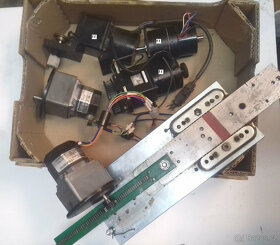 Krokový motor s převodovkou Vexta - 2