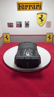 Ferrari 458 Italia GT2 1:18 Hot Wheels Elite - 2