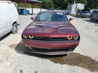 Dodge Challenger SXT 3.6 V6, automat, najeto jen 27tis. km - 2