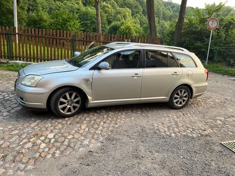 Toyota AVENSIS CDT 250l - 2