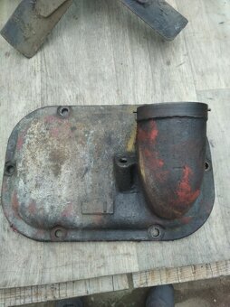 Prodám pravostranně nalévací víko oleje na ZETOR25N - 2