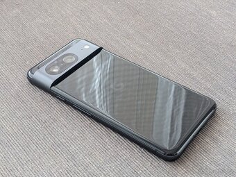 Google Pixel 8 obsidian TOP stav - 2