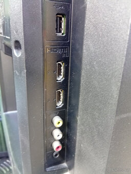 S L E V A Panasonic TX-37LZD70F - 2