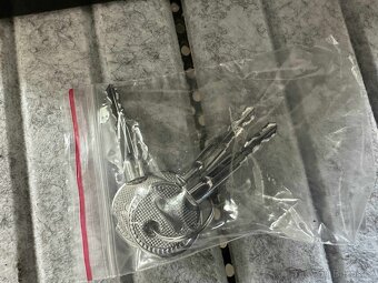 trezor na peníze, klíče, - 2