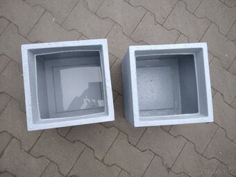 2x šedý plastový obal na květiny - 2