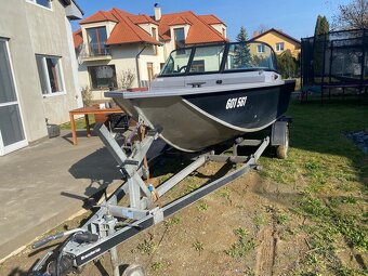 Rybářská loď člun - 2