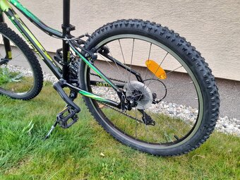 Superior Paint 24 - 2