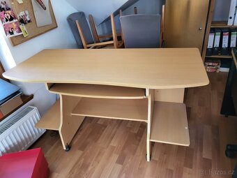 Pracovní stůl - 2