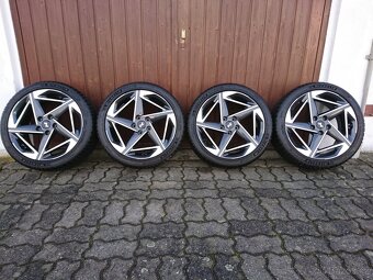Hyundai i30 N-Line 18" originální letní kola 225/40/R18 - 2