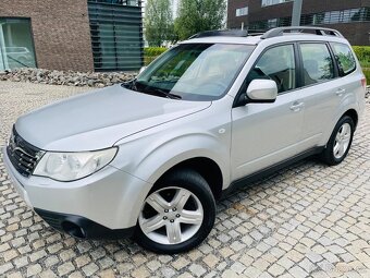 Subaru Forester 2.5i 4x4 AUT VÝHŘEV TAŽNÉ 30 JAHRE COMFORT - 2