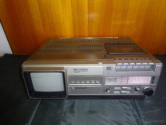 starý radiomagnetofon s televizí NEC CT-6000 - 2