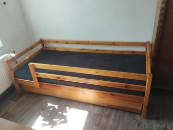 Jednolůžková postel z borovicového dřeva - 2