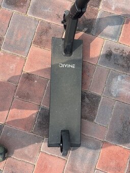 Divine NYX M černa - 2