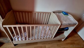 Rostoucí postýlka s přebalovacím pultem - 2
