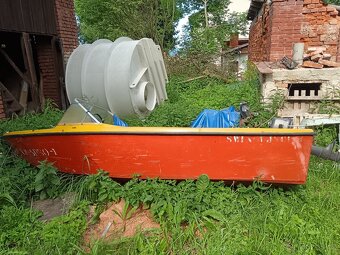 Loď s motorem - 2