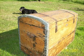 Stará dřevěná truhla - 2