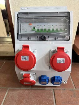 Zásuvková skříň FAMATEL 3x400V 2x230V - 2