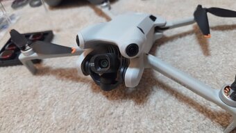 Prodám DJI Mini 4 Pro Fly More Combo (DJI RC 2) + ND FILTRY - 2