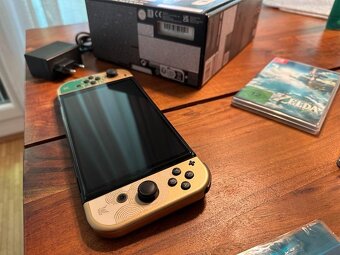 Nintendo Switch OLED Zelda Edition + 2 hry - 2
