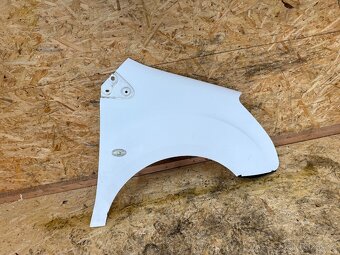 PRAVÝ PŘEDNÍ BLATNÍK CITROEN BERLINGO III - 2