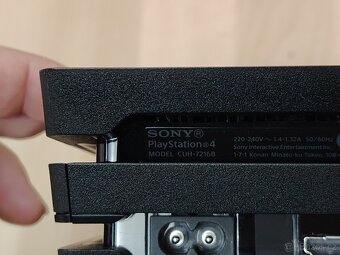 PlayStation 4 PRO - model CUH-7216B - 2