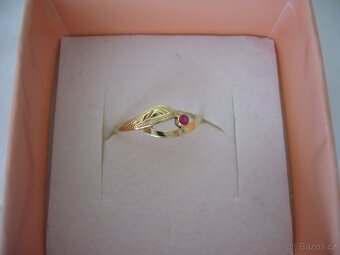 Prodám zlatý prstýnek s kamínkem - 2