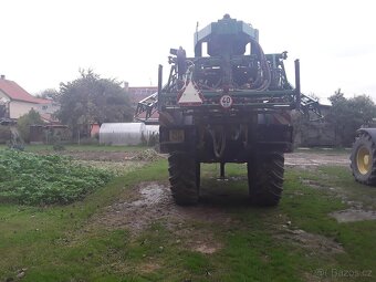 Tažený postřikovač John Deere - 2