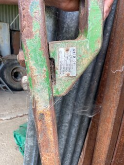 Spodní lišta na John Deere - 2