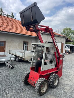 Smykový nakladač Gehl 1620, 1100 kg, motor ISUZU, 2100 mth - 2