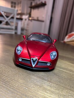 Alfa Romeo 8c 1:18 Welly - 2