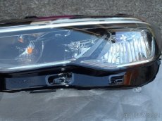 VW GOLF 8 PREDNE SVETLA LAVE PRAVE - 2
