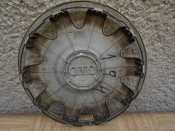 Audi poklice 15" 4B0601147 na plechová kola. - 2
