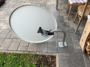 venkovní satelit - parabola + držák na zeď - 2