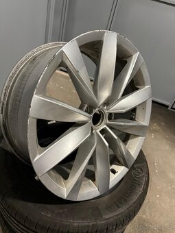 3ks orig. VW číslo dílu :3G8 601025C. 8.0J x 19H2 ET 40 - 2